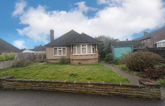 Renovation Opportunity in Toddington photo